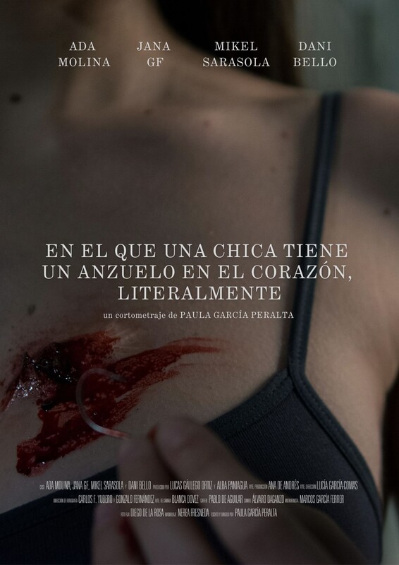En el que una chica tiene un anzuelo en el corazón, literalmente